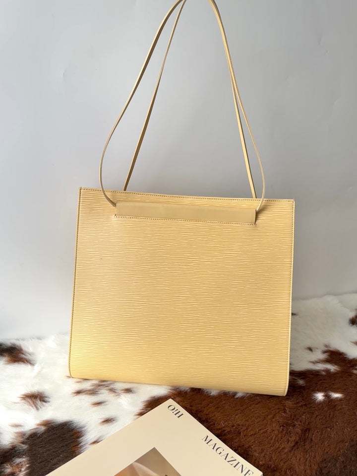Louis Vuitton Epi Shoulder Bag 💛｜Summer-Ready Charm × Fits iPad × Easy-Care Finish