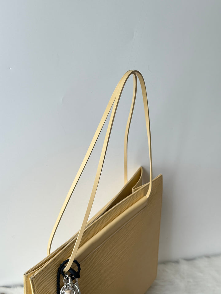 Louis Vuitton Epi Shoulder Bag 💛｜Summer-Ready Charm × Fits iPad × Easy-Care Finish