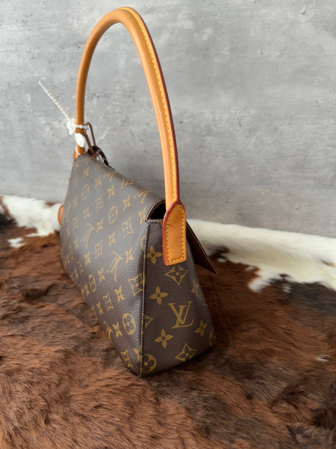 LOUIS VUITTON 🤎 Small Looping Bag｜Iconic Curved Handle × Timeless Monogram × Compact Yet Practical
