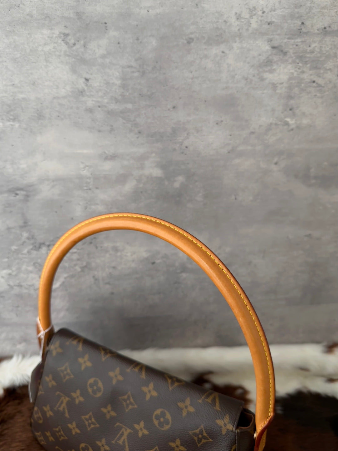 LOUIS VUITTON 🤎 Small Looping Bag｜Iconic Curved Handle × Timeless Monogram × Compact Yet Practical