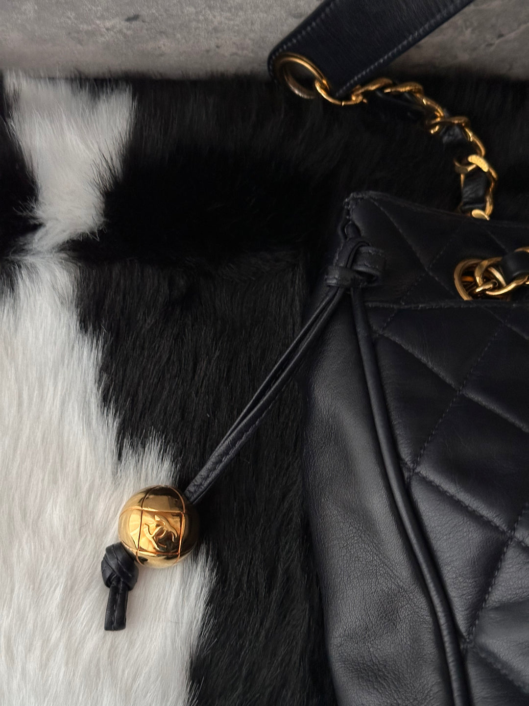 CHANEL 🖤 Gold Ball Lambskin Shoulder Bag｜Elegant Quilted Design × Spacious Everyday Size × Timeless Black & Gold