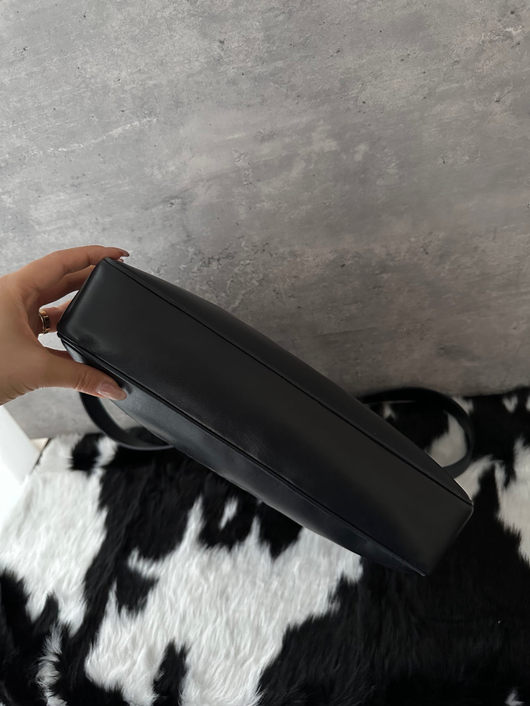 CHANEL 🖤 Gold Ball Lambskin Shoulder Bag｜Elegant Quilted Design × Spacious Everyday Size × Timeless Black & Gold