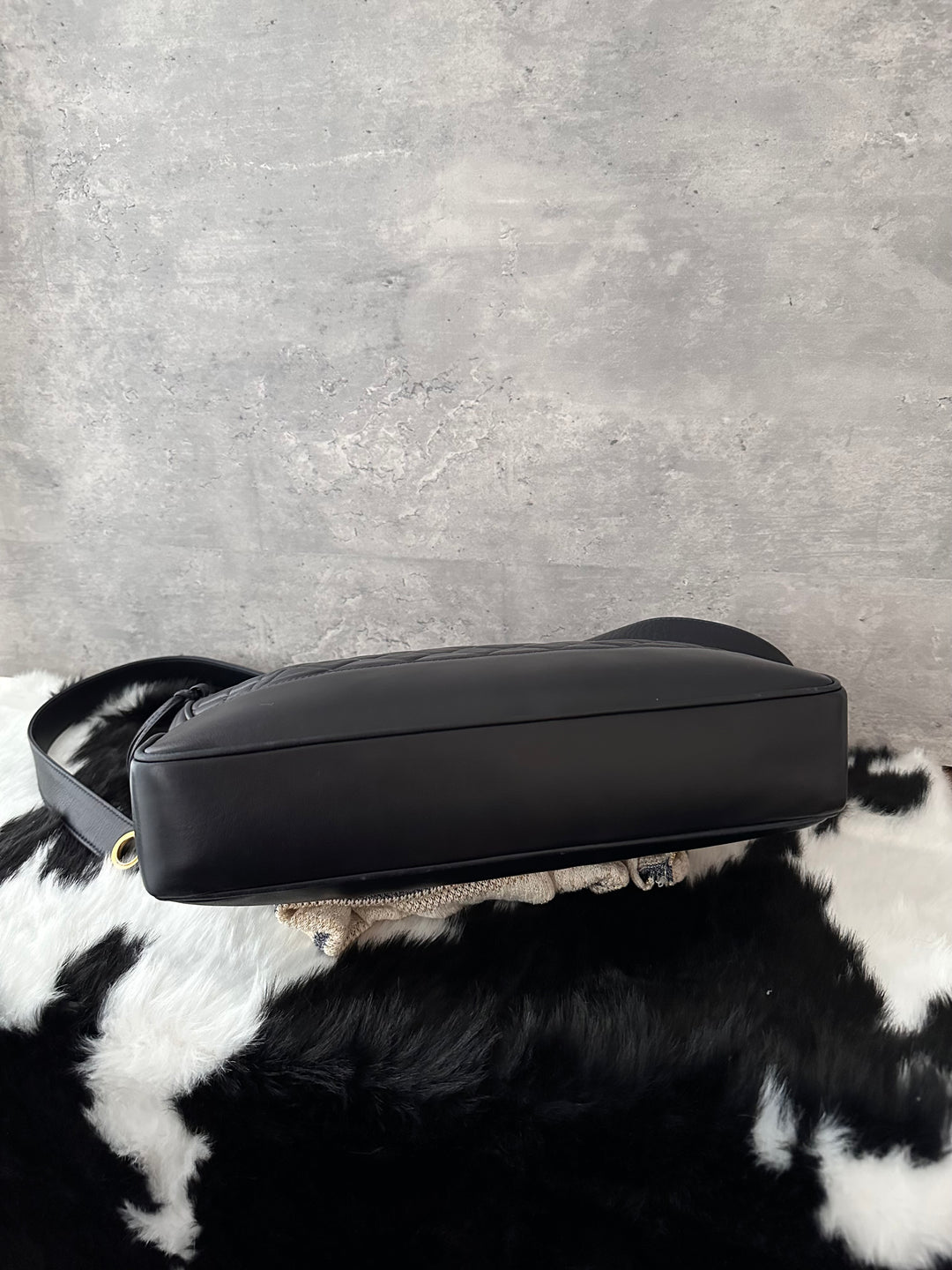 CHANEL 🖤 Gold Ball Lambskin Shoulder Bag｜Elegant Quilted Design × Spacious Everyday Size × Timeless Black & Gold