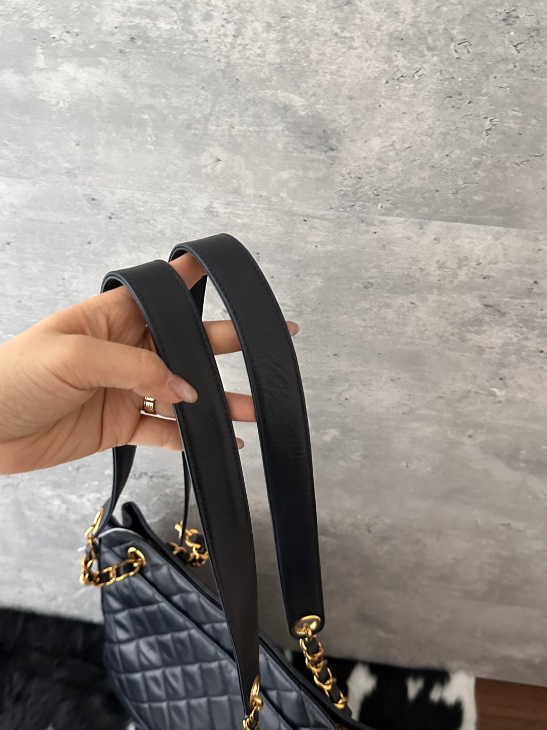 CHANEL 🖤 Gold Ball Lambskin Shoulder Bag｜Elegant Quilted Design × Spacious Everyday Size × Timeless Black & Gold