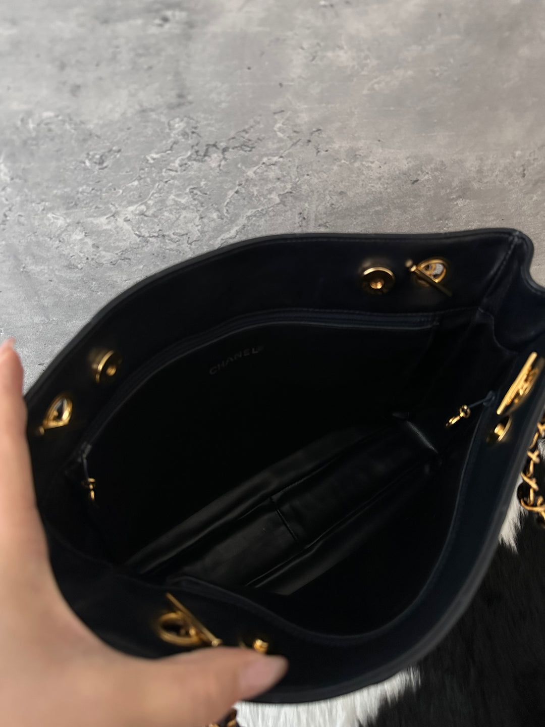 CHANEL 🖤 Gold Ball Lambskin Shoulder Bag｜Elegant Quilted Design × Spacious Everyday Size × Timeless Black & Gold