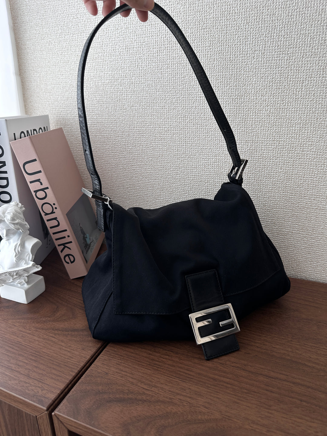 FENDI Mama Baguette Shoulder Bag（Black Fabric × Silver Hardware）｜Effortless Chic 🖤✨