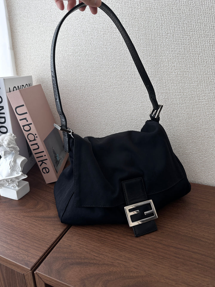 FENDI Mama Baguette Shoulder Bag（Black Fabric × Silver Hardware）｜Effortless Chic 🖤✨