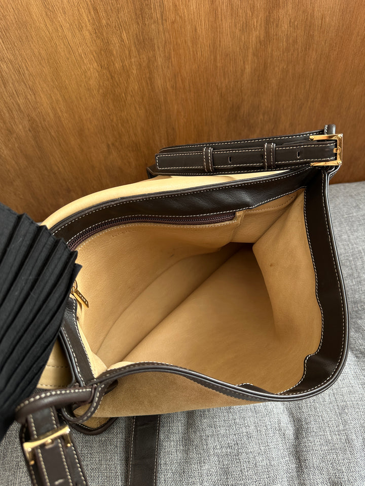 LOEWE Biscuit Suede Messenger Bag 🍪｜Soft Suede Texture × iPad-Friendly Capacity × Vintage Casual Charm