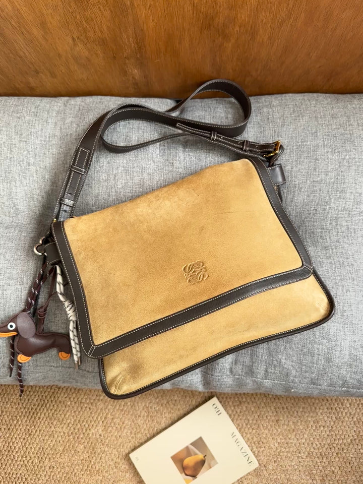 LOEWE Biscuit Suede Messenger Bag 🍪｜Soft Suede Texture × iPad-Friendly Capacity × Vintage Casual Charm