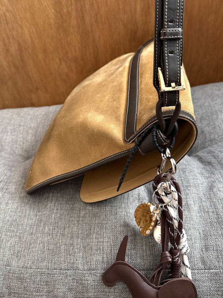 LOEWE Biscuit Suede Messenger Bag 🍪｜Soft Suede Texture × iPad-Friendly Capacity × Vintage Casual Charm