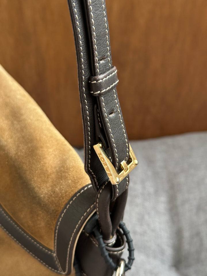 LOEWE Biscuit Suede Messenger Bag 🍪｜Soft Suede Texture × iPad-Friendly Capacity × Vintage Casual Charm