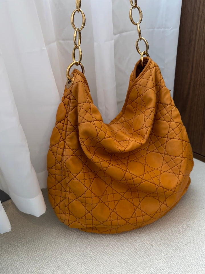 BOTTEGA VENETA Intrecciato Canvas & Leather Tote（Olive Green × Beige）｜Modern Utility with Iconic Weave 🌿✨