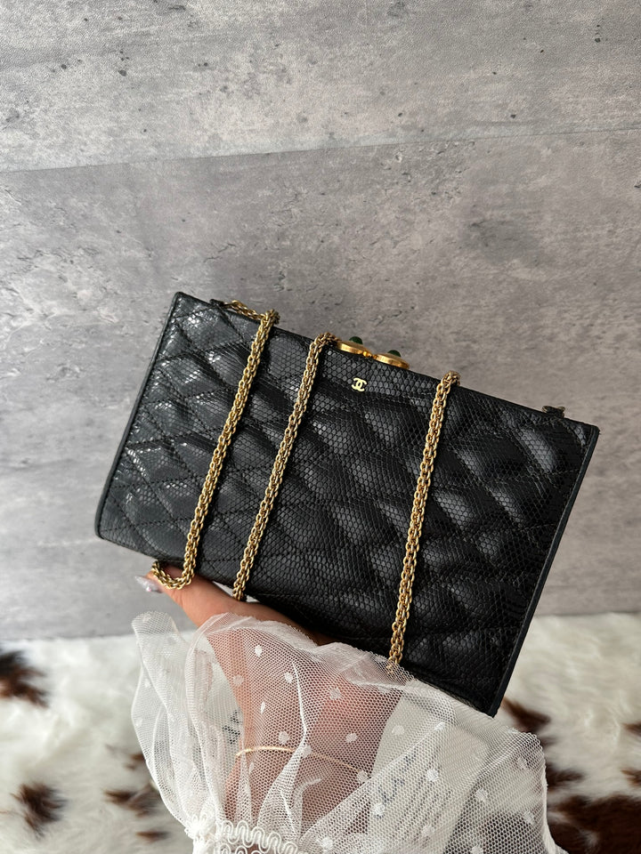 CHANEL Mini Lizard Skin Chain Evening Bag 🖤👑｜Rare Discontinued Piece × Jewel-Like Kiss Lock × Collector’s Dream