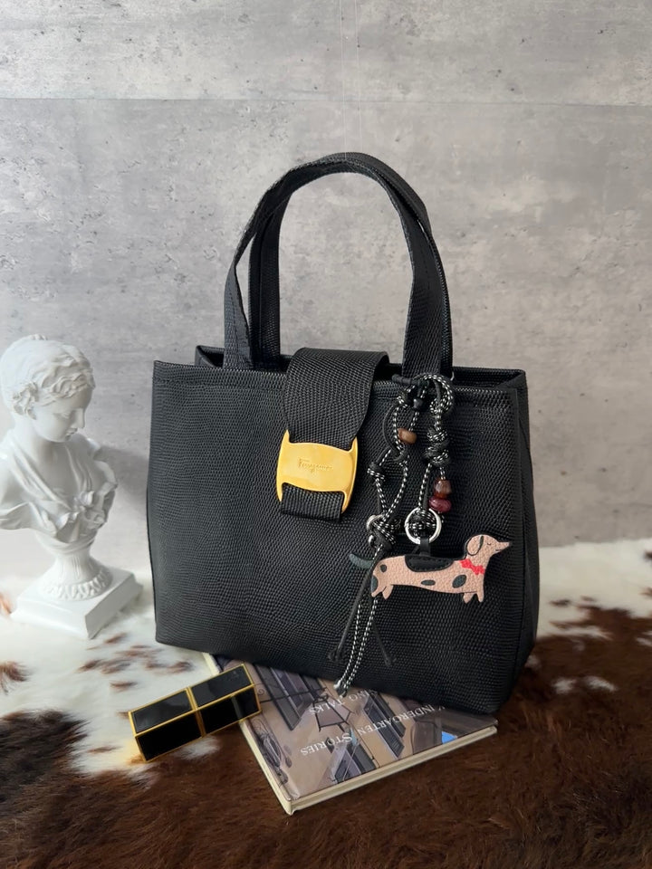 Ferragamo Lizard-Embossed Tote Bag ✨｜Lightweight Design × Clean Condition × Everyday Practicality