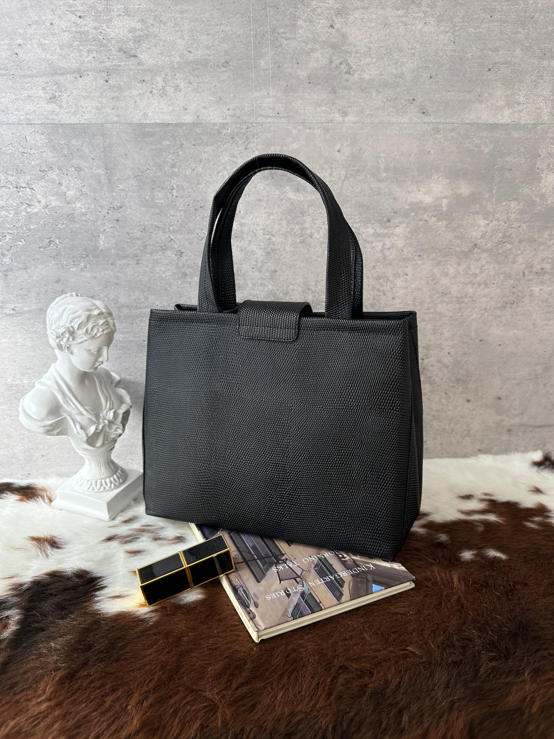 Ferragamo Lizard-Embossed Tote Bag ✨｜Lightweight Design × Clean Condition × Everyday Practicality
