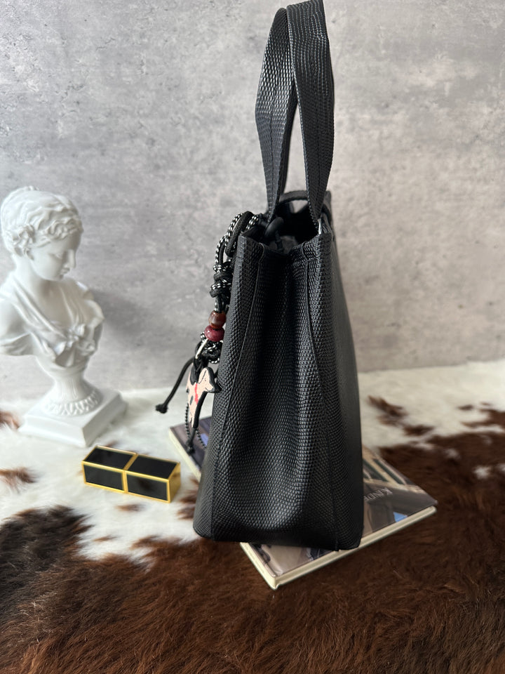 Ferragamo Lizard-Embossed Tote Bag ✨｜Lightweight Design × Clean Condition × Everyday Practicality