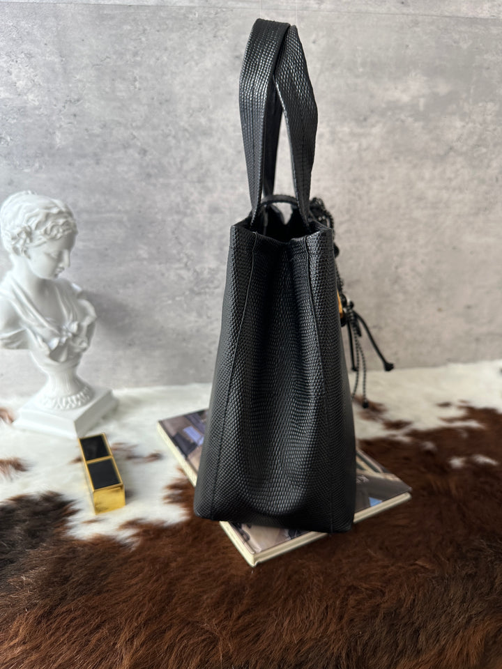 Ferragamo Lizard-Embossed Tote Bag ✨｜Lightweight Design × Clean Condition × Everyday Practicality