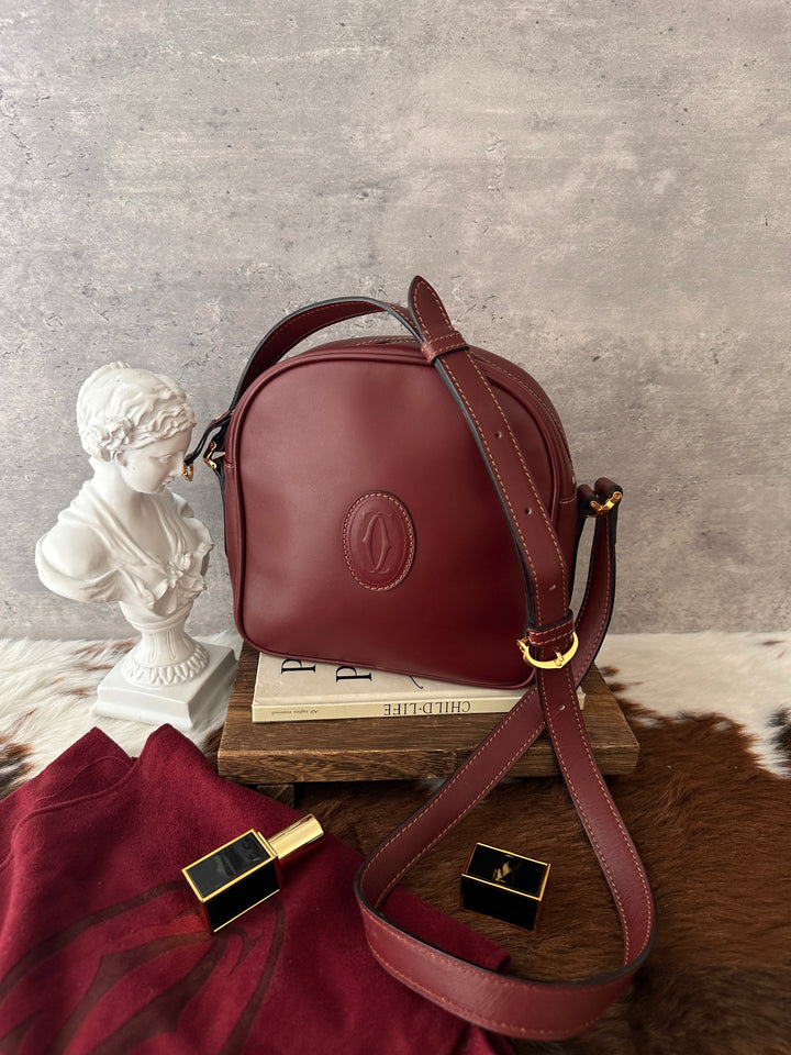 Cartier Logo Leather Crossbody Bag 🍷｜Signature Burgundy Leather・Embossed Logo・Timeless Vintage