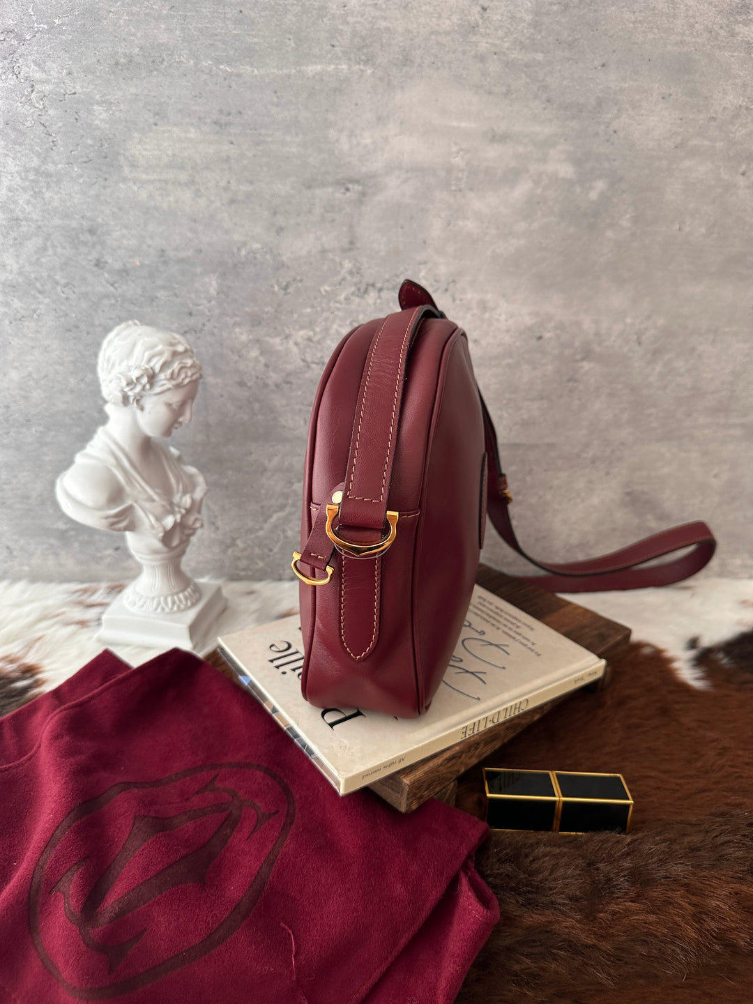 Cartier Logo Leather Crossbody Bag 🍷｜Signature Burgundy Leather・Embossed Logo・Timeless Vintage