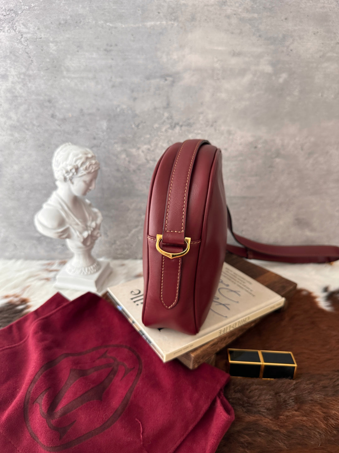 Cartier Logo Leather Crossbody Bag 🍷｜Signature Burgundy Leather・Embossed Logo・Timeless Vintage