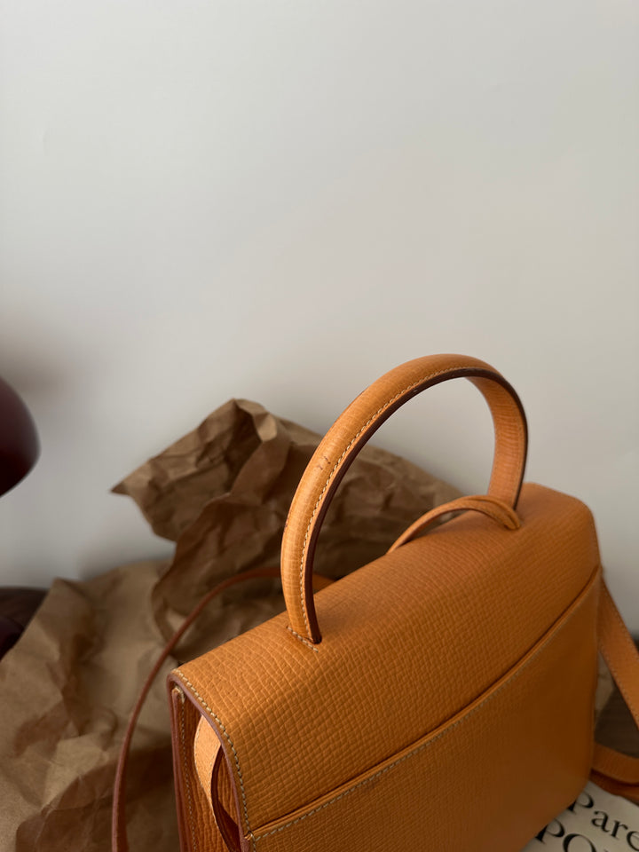 Loewe “Leaf Flap” Top Handle Bag 🍂 | Warm Autumn Elegance