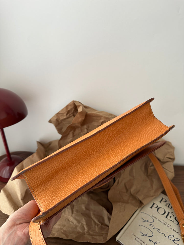 Loewe “Leaf Flap” Top Handle Bag 🍂 | Warm Autumn Elegance