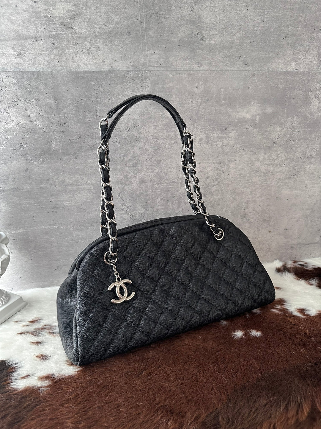 CHANEL Quilted Caviar Leather Bowling Bag 🖤｜Black &amp; Silver Hardware × Adjustable Chain Strap × Clean Condition