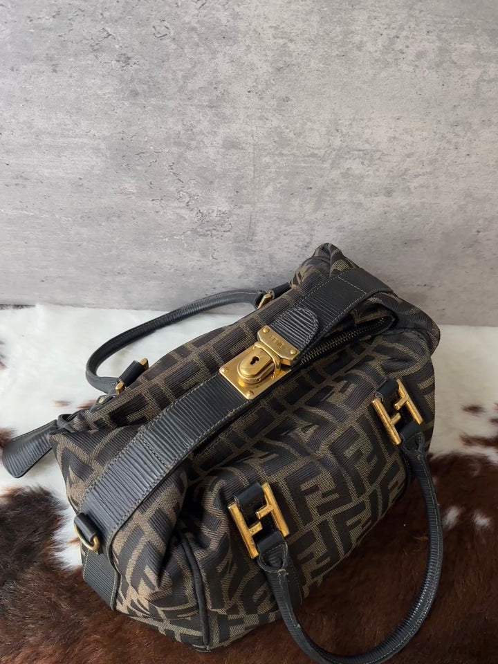 FENDI Zucca Monogram Lunchbox Hobo Handbag 👜｜Original Strap × Gold-Tone Hardware × Cute Practical Shape