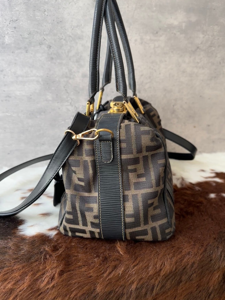 FENDI Zucca Monogram Lunchbox Hobo Handbag 👜｜Original Strap × Gold-Tone Hardware × Cute Practical Shape