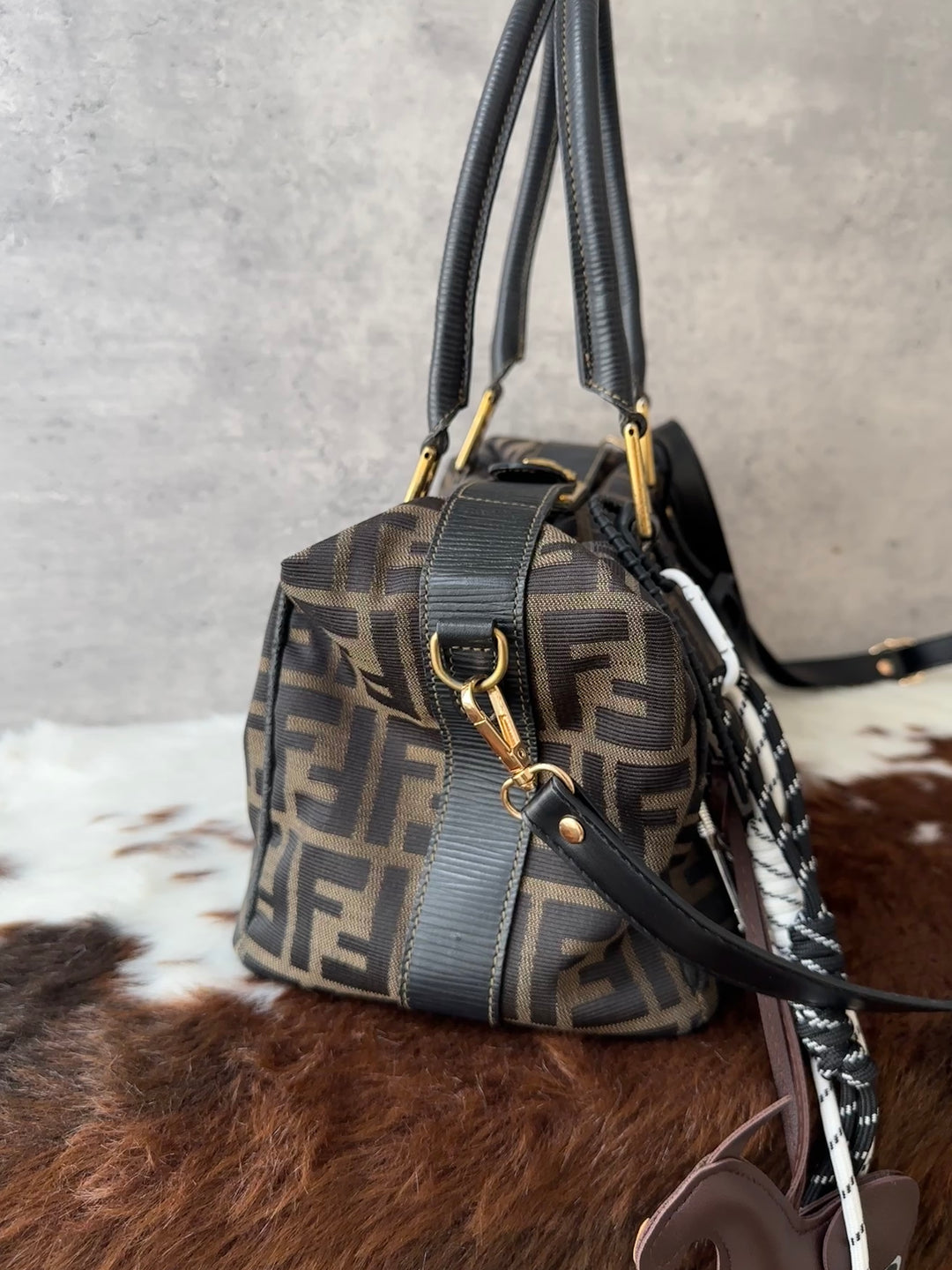 FENDI Zucca Monogram Lunchbox Hobo Handbag 👜｜Original Strap × Gold-Tone Hardware × Cute Practical Shape