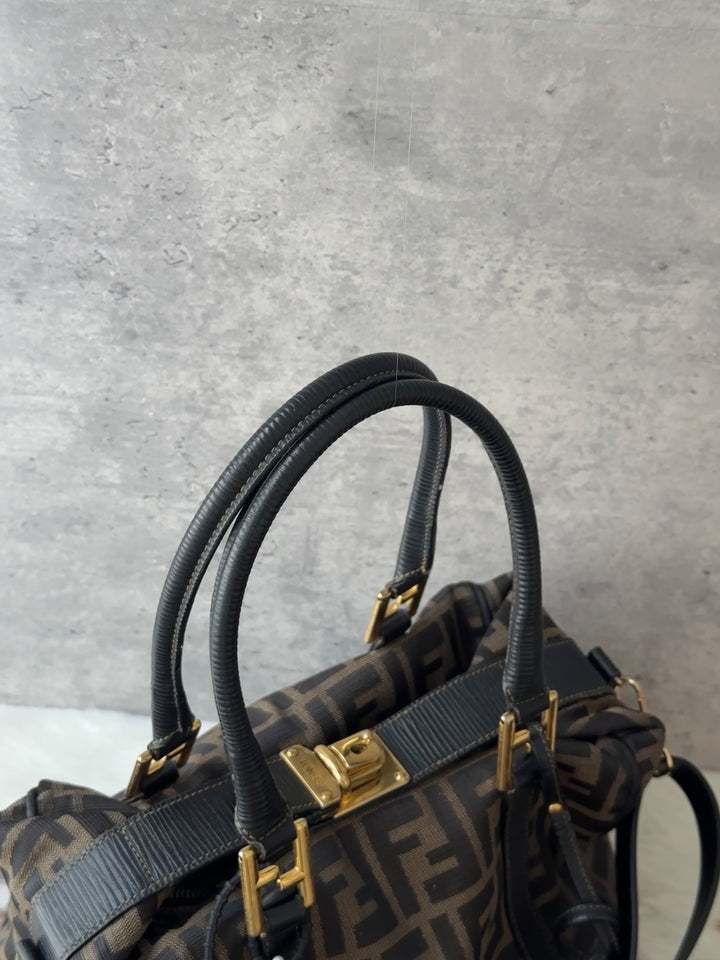 FENDI Zucca Monogram Lunchbox Hobo Handbag 👜｜Original Strap × Gold-Tone Hardware × Cute Practical Shape