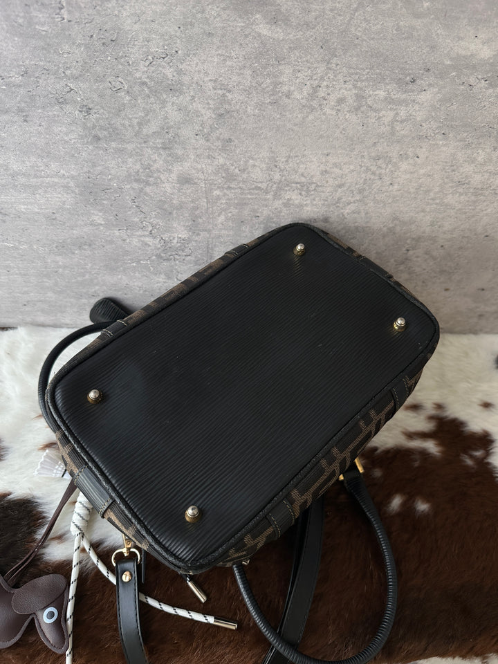 FENDI Zucca Monogram Lunchbox Hobo Handbag 👜｜Original Strap × Gold-Tone Hardware × Cute Practical Shape