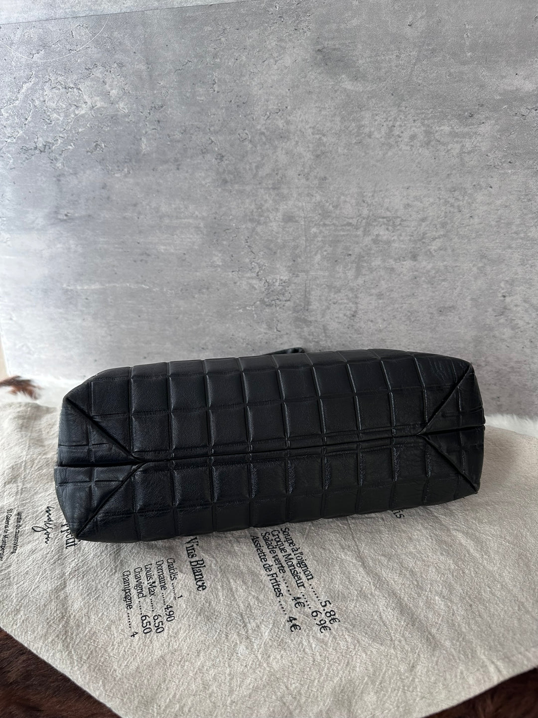 CHANEL Chocolate Bar Kiss-Lock Baguette Bag 🖤｜Runway Archive Feel × Black &amp; White Contrast × Chic Daily Capacity
