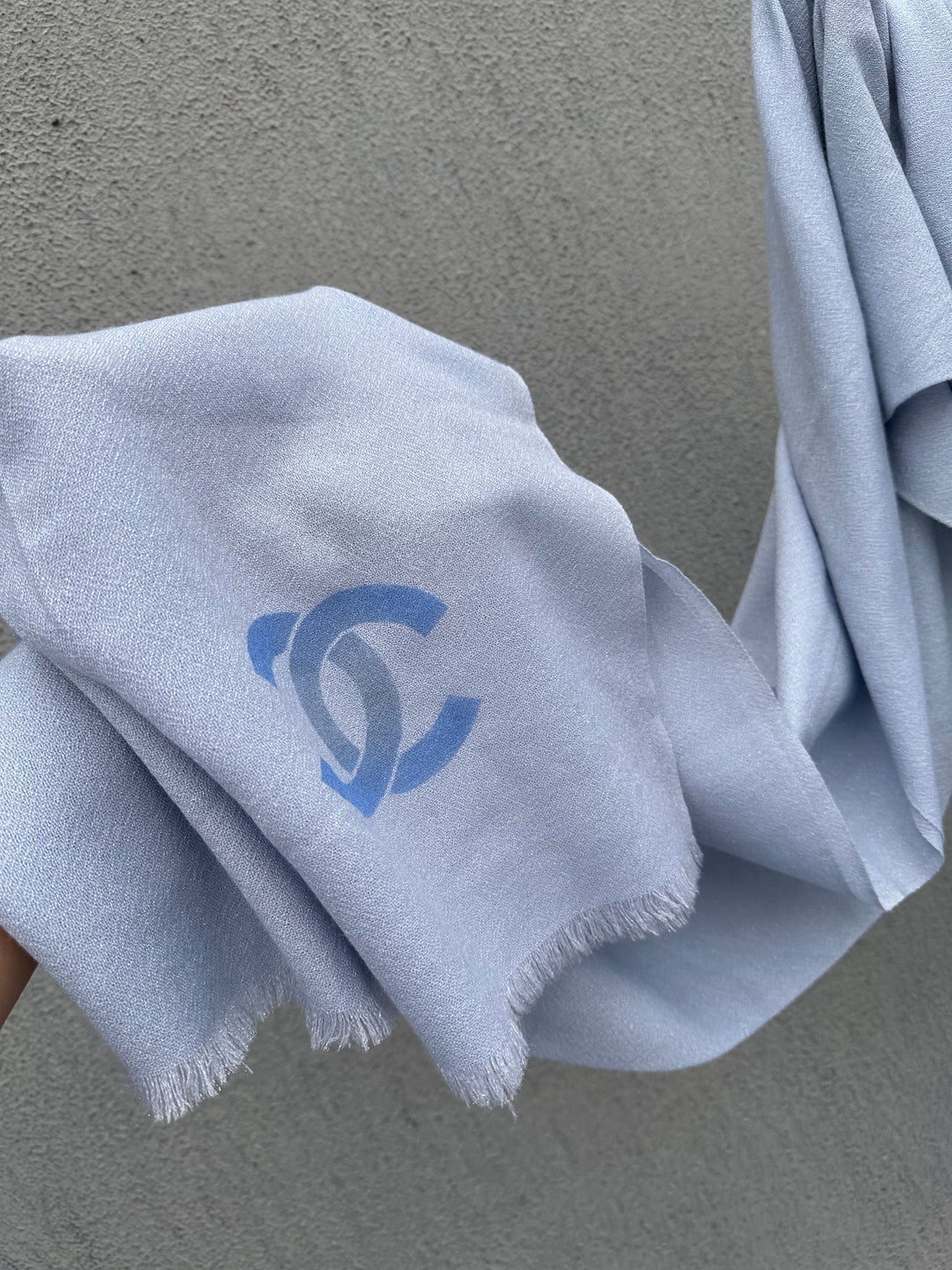 CHANEL Gradient Blue Scarf – 75% Cashmere × Subtle Silver Sparkle