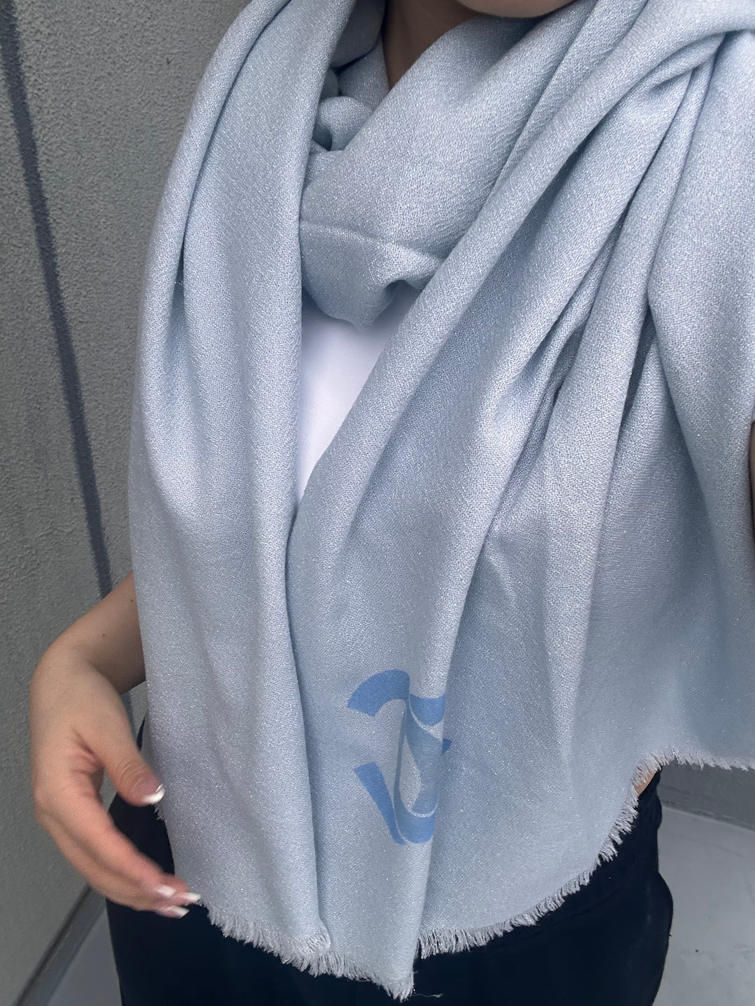 CHANEL Gradient Blue Scarf – 75% Cashmere × Subtle Silver Sparkle