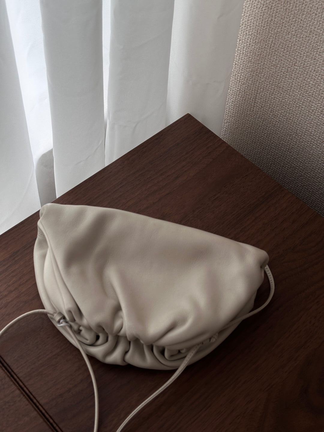 BOTTEGA VENETA Mini Pouch Crossbody Bag（Cream White Calfskin）｜Soft Minimalism 🤍