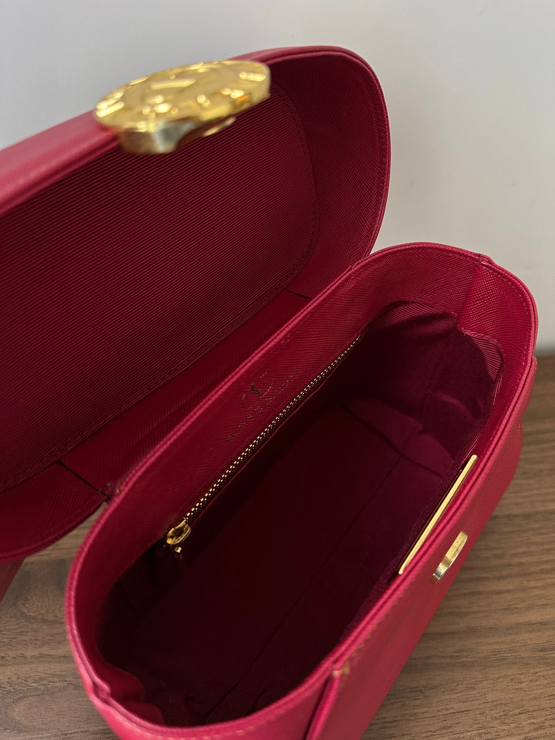 Valentino Coin Vanity 💗 | Timeless Elegance, Italian Heritage