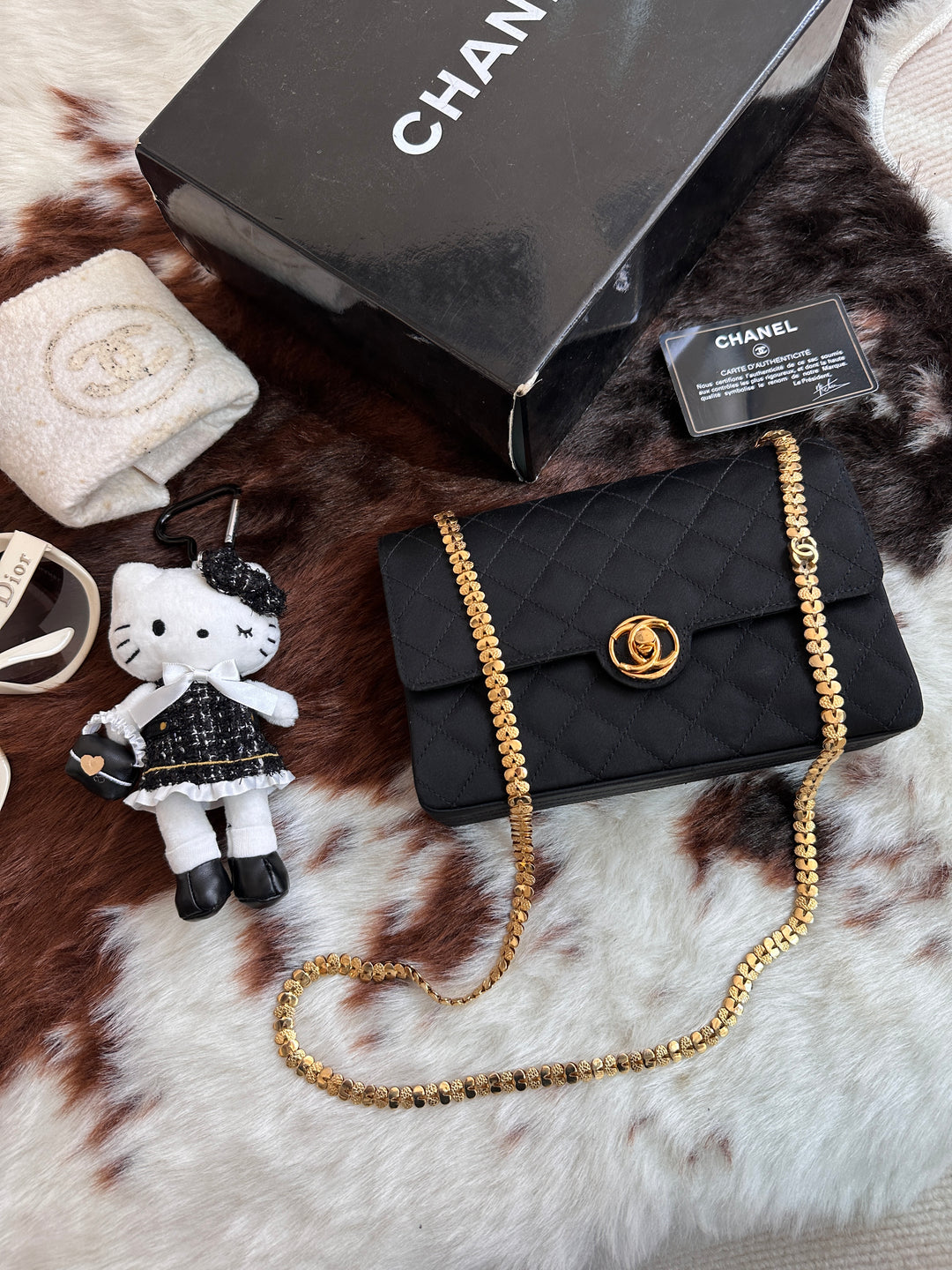 Chanel Vintage Round CC “Heart Chain” Mini Bag 🖤 | The Rarest of Rare — 1985 Collector’s Treasure