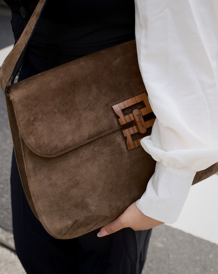Ferragamo Wooden Gancini Hobo 🤎🪵｜Olive Brown Suede・Rare Walnut Buckle・Vintage Dream
