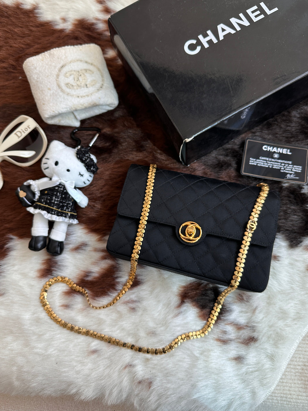 Chanel Vintage Round CC “Heart Chain” Mini Bag 🖤 | The Rarest of Rare — 1985 Collector’s Treasure