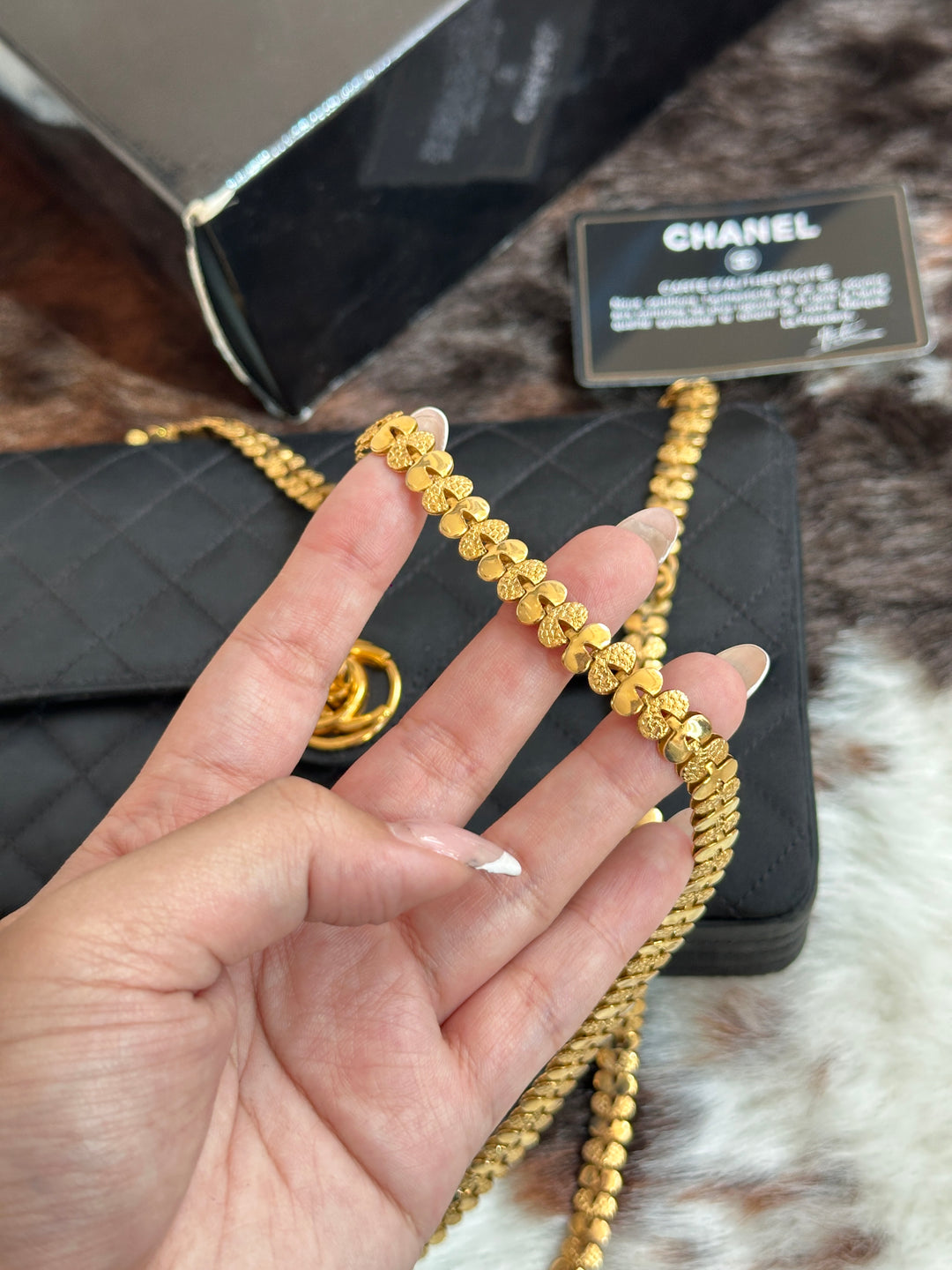 Chanel Vintage Round CC “Heart Chain” Mini Bag 🖤 | The Rarest of Rare — 1985 Collector’s Treasure