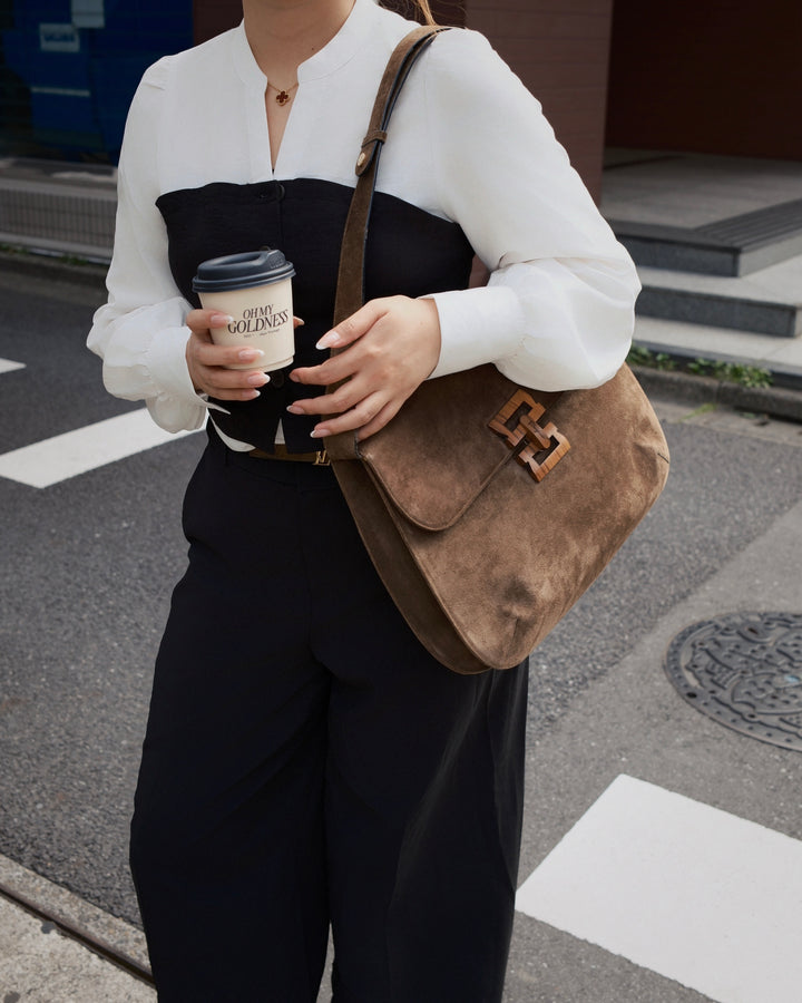 Ferragamo Wooden Gancini Hobo 🤎🪵｜Olive Brown Suede・Rare Walnut Buckle・Vintage Dream