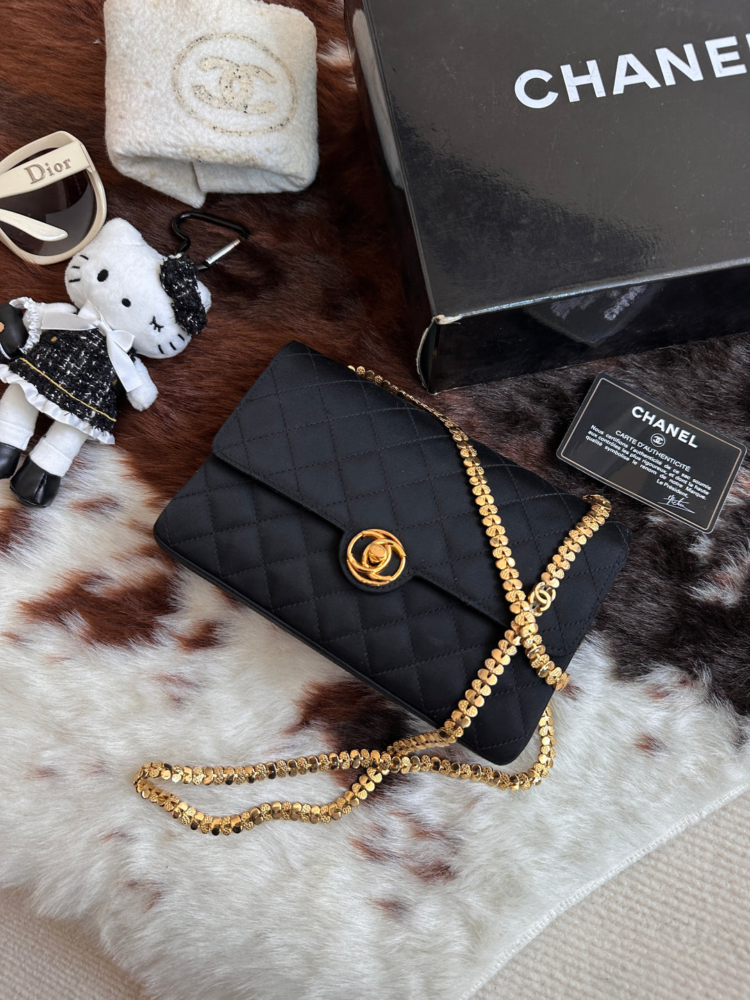 Chanel Vintage Round CC “Heart Chain” Mini Bag 🖤 | The Rarest of Rare — 1985 Collector’s Treasure