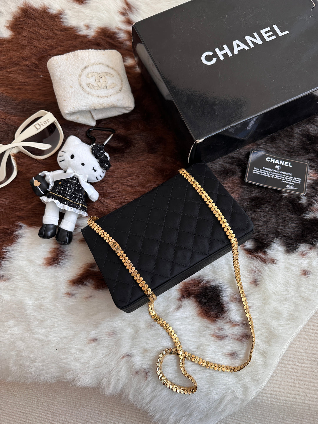 Chanel Vintage Round CC “Heart Chain” Mini Bag 🖤 | The Rarest of Rare — 1985 Collector’s Treasure