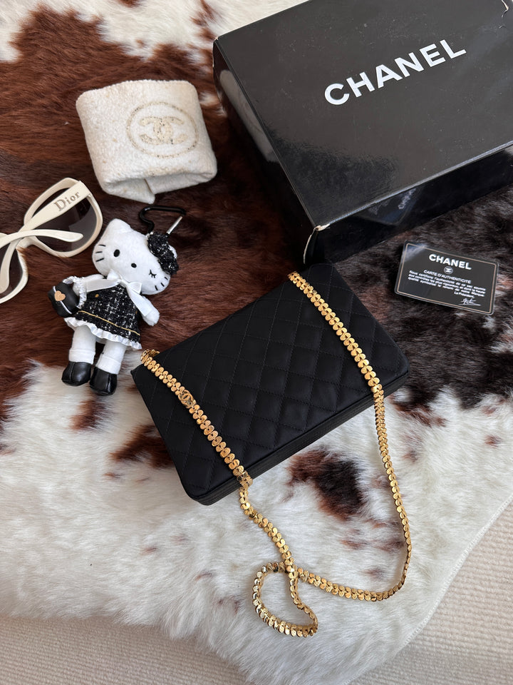 Chanel Vintage Round CC “Heart Chain” Mini Bag 🖤 | The Rarest of Rare — 1985 Collector’s Treasure