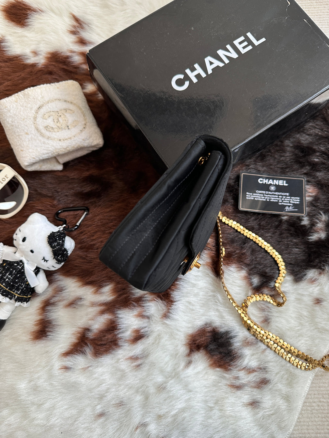 Chanel Vintage Round CC “Heart Chain” Mini Bag 🖤 | The Rarest of Rare — 1985 Collector’s Treasure