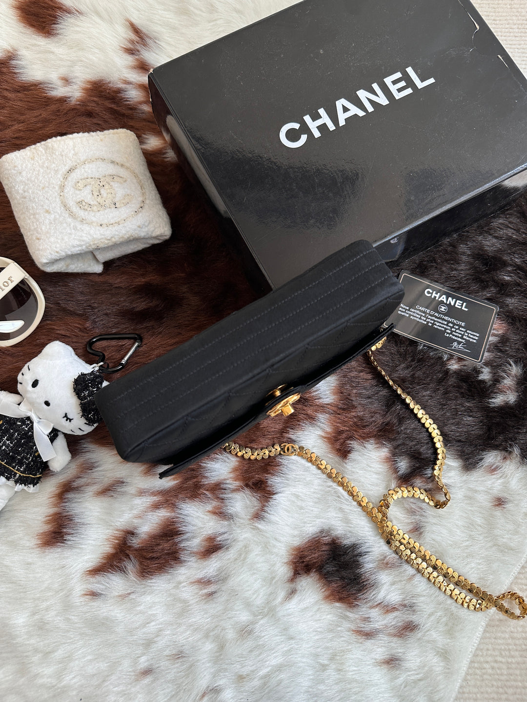 Chanel Vintage Round CC “Heart Chain” Mini Bag 🖤 | The Rarest of Rare — 1985 Collector’s Treasure