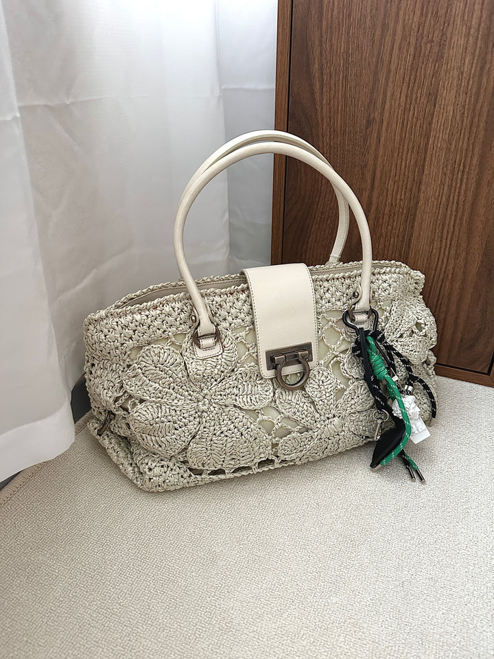 Ferragamo Horseshoe Buckle Crochet Hobo Bag（Ivory White）｜Vintage Summer Charm 🤍🌿