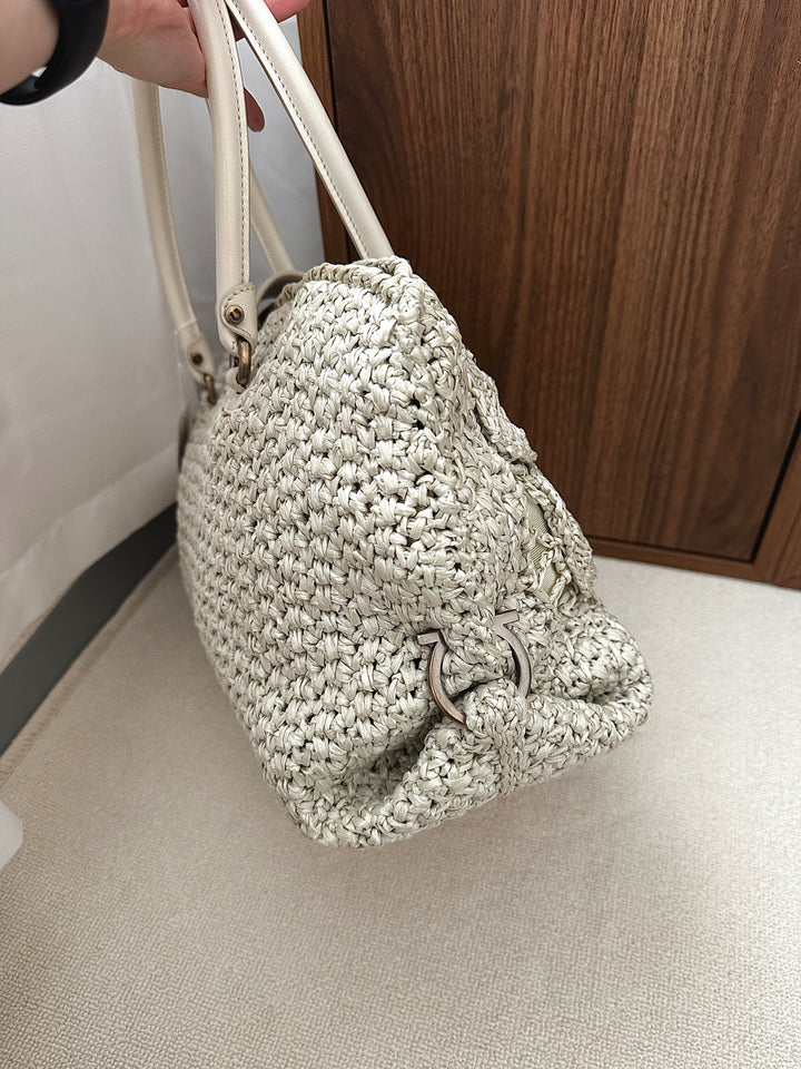 Ferragamo Horseshoe Buckle Crochet Hobo Bag（Ivory White）｜Vintage Summer Charm 🤍🌿