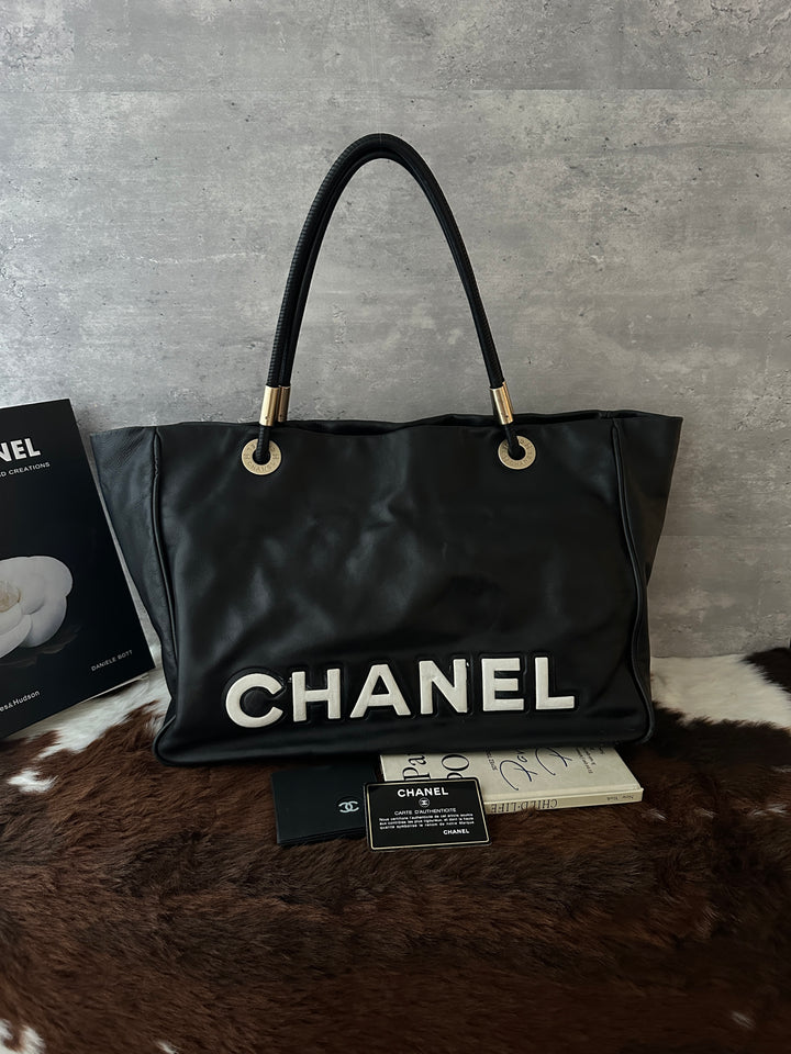 Chanel Reversible Camellia Tote 🖤✨｜Two Looks in One・Black Leather・Statement Vintage Tote